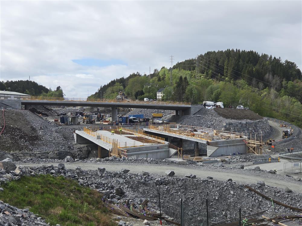 Tre støpte broer på Lerstad.  - Klikk for stort bilete