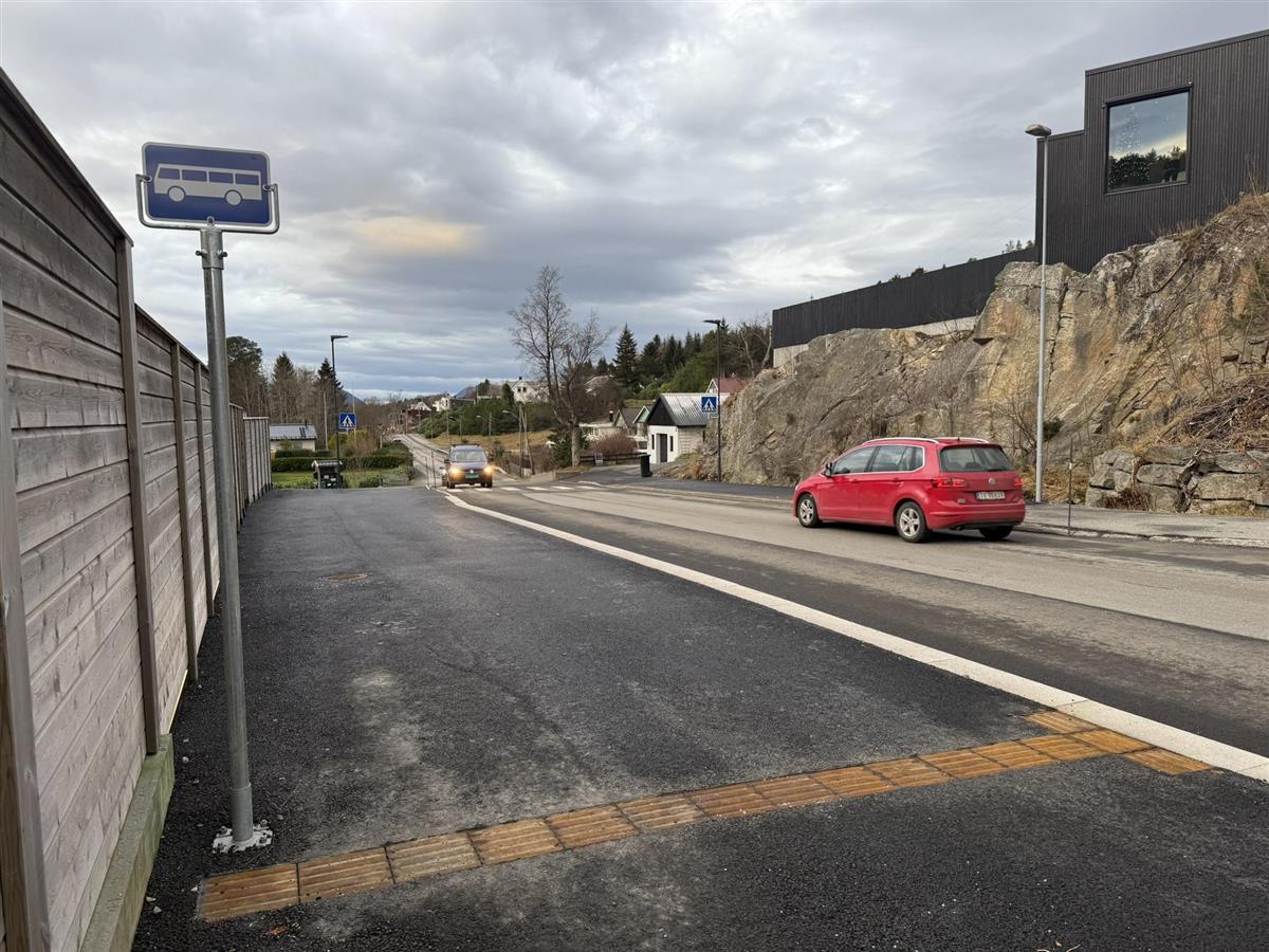 Nytt busstopp ved Svalevegen.JPEG - Klikk for stort bilete